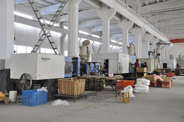 Ningbo Yuexiang Electric Appliance Co., Ltd. linea di produzione del fabbricante